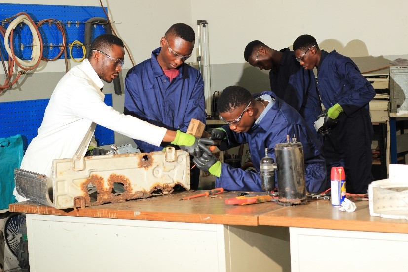 Instructor guiding trainees through a compressor teardown